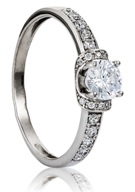 Кольцо помолвочное из серебра с фианитами