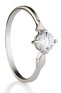 Кольцо помолвочное из серебра с фианитом