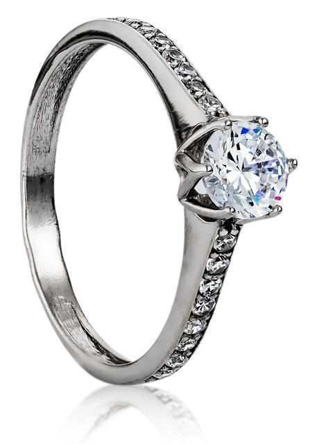 Кольцо помолвочное из серебра с фианитами