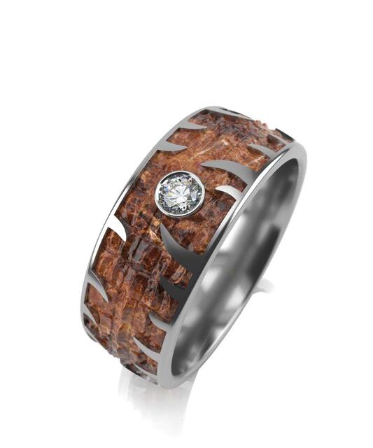 Кольцо из серебра с коричневой керамикой и фианитом