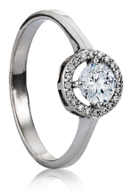 Кольцо помолвочное из серебра с фианитами