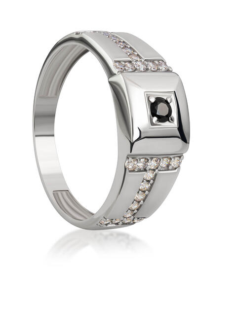 Кольцо из серебра с фианитами