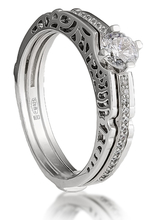 Кольцо помолвочное из серебра с фианитами