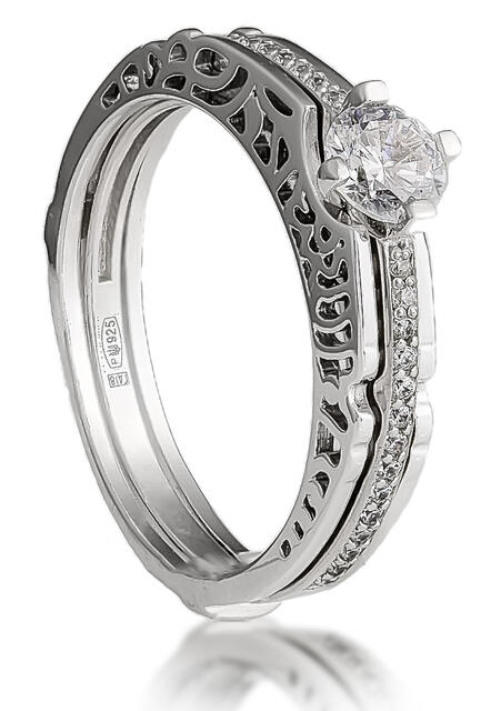 Кольцо помолвочное из серебра с фианитами