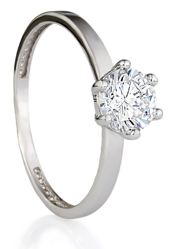 Кольцо помолвочное из серебра с фианитом